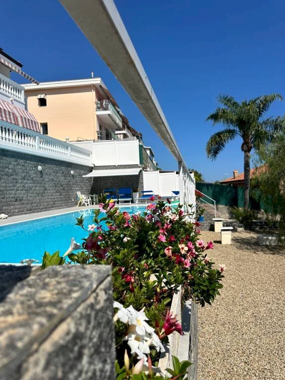 Piscina - Villa strada Solaro, Sanremo - photo 2