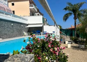 Piscina - Villa strada Solaro, Sanremo - photo 2