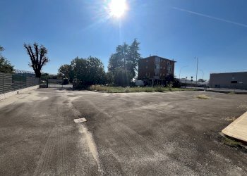 Laboratory VIA FRANCESCO ZANARDI, Bologna (neighborhood Lame) - photo 2