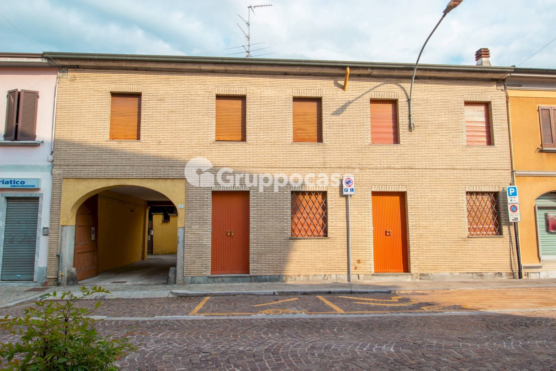 Foto 2 - Stabile - Palazzo Piazza San Martino
 
28, Inveruno - foto 2