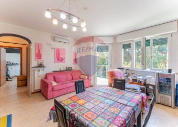 Sala da pranzo - Bilocale Via Sanzio
 
21, Fagnano Olona - foto 2