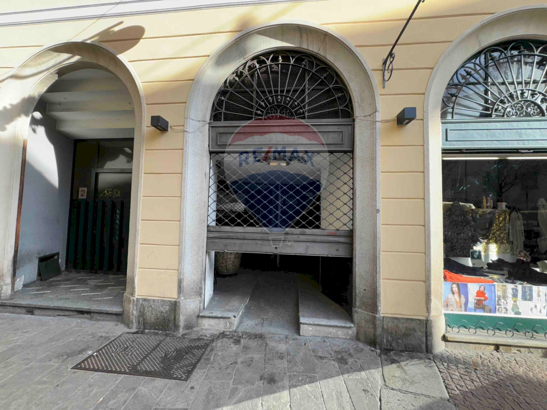 Edificio all\'aperto - Locale Commerciale Via Carlo Cattaneo
 
2, Varese - foto 3