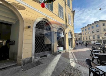 Edificio all\'aperto - Locale Commerciale Via Carlo Cattaneo
 
2, Varese - foto 2