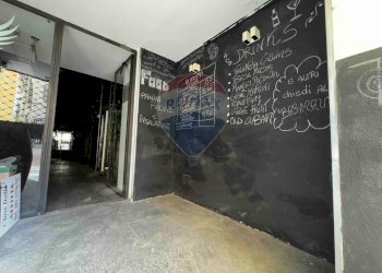 Ricezione / Lobby - Locale Commerciale Via Carlo Cattaneo
 
2, Varese - foto 6