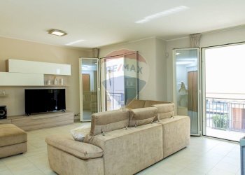 Soggiorno /pranzo - Apartment via E. MACRI'
 
8, Acireale - photo 1