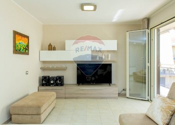 Soggiorno /pranzo - Apartment via E. MACRI'
 
8, Acireale - photo 14