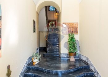 Scale - Appartamento Piazza Roma
 
9, Biancavilla - foto 4