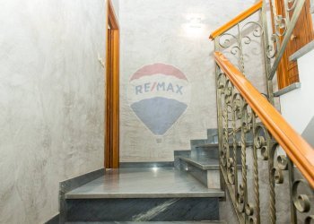 Scale - Appartamento Piazza Roma
 
9, Biancavilla - foto 48