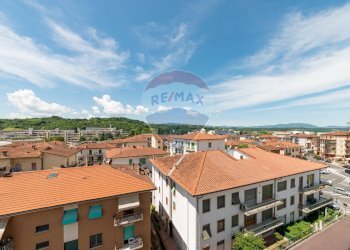 Edificio all\'aperto - Attic via trieste
 
107, San Giovanni Valdarno - photo 8