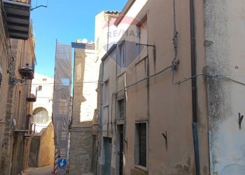 Edificio all\'aperto - Casa semi indipendente Via Simone Polizzi
 
13, Enna - foto 1