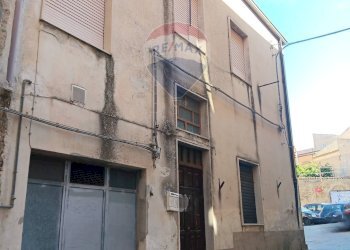 Edificio all\'aperto - Casa semi indipendente Via Simone Polizzi
 
13, Enna - foto 3