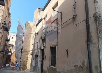 Edificio all\'aperto - Casa semi indipendente Via Simone Polizzi
 
13, Enna - foto 21