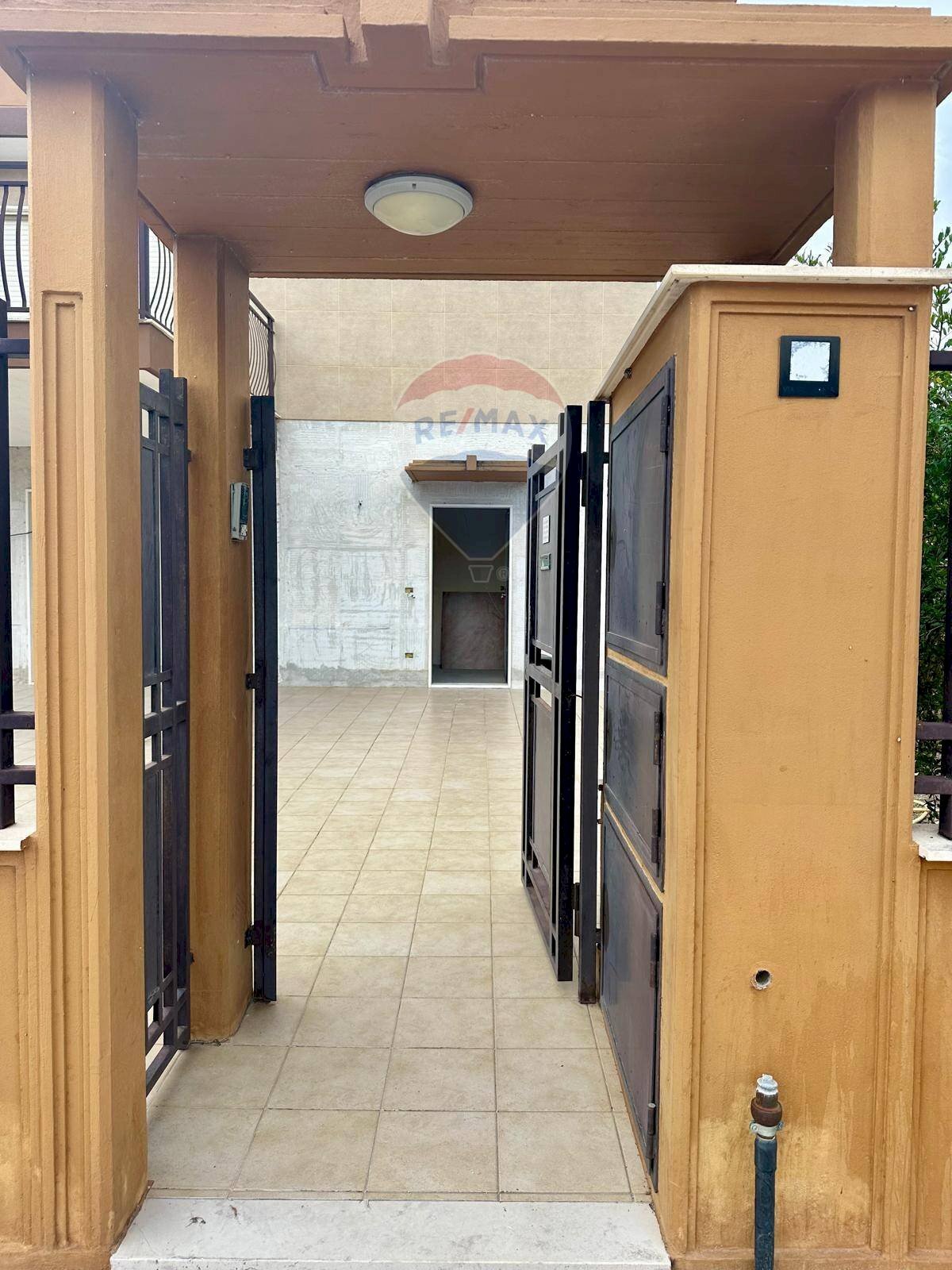 Hall / corridoio - Independent house via Germania
 
3, Manfredonia - photo 3