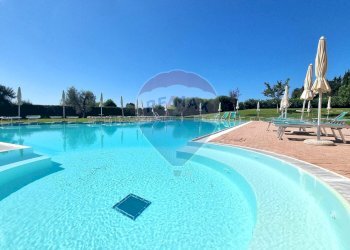 Piscina - Bilocale Via Salgari
 
21, Cecina - foto 28