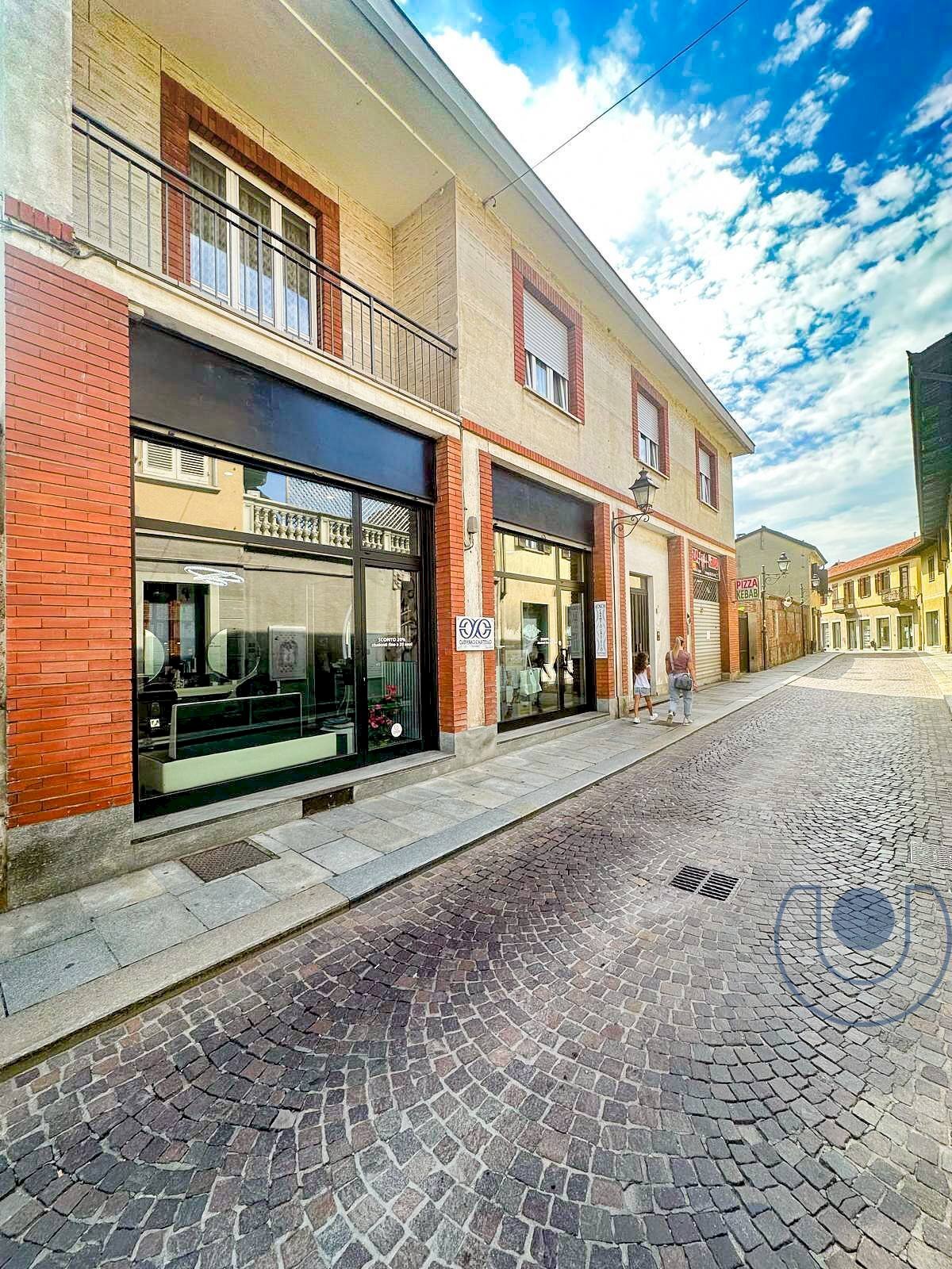 Facciata - Stabile - Palazzo via Guglielmo Marconi, Chieri - foto 2