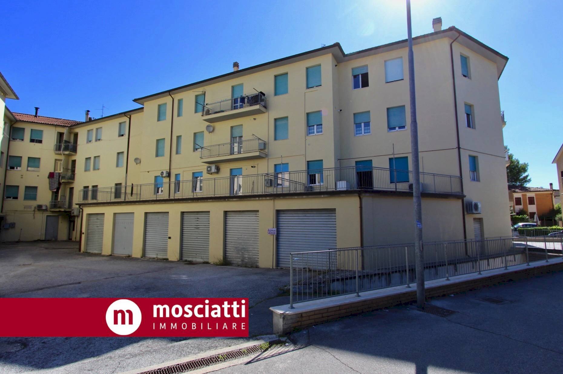 Foto 1 - Box Via Pergolesi, Matelica - foto 1