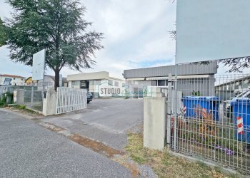 Foto 2 - Locale Commerciale Via Di Montramito, Massarosa - foto 2