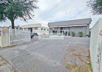 Foto 4 - Locale Commerciale Via Di Montramito, Massarosa - foto 4