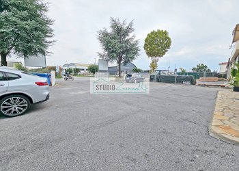 Foto 5 - Locale Commerciale Via Di Montramito, Massarosa - foto 5