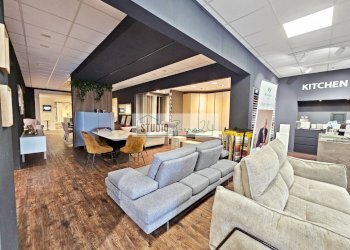 Foto 11 - Locale Commerciale Via Di Montramito, Massarosa - foto 11