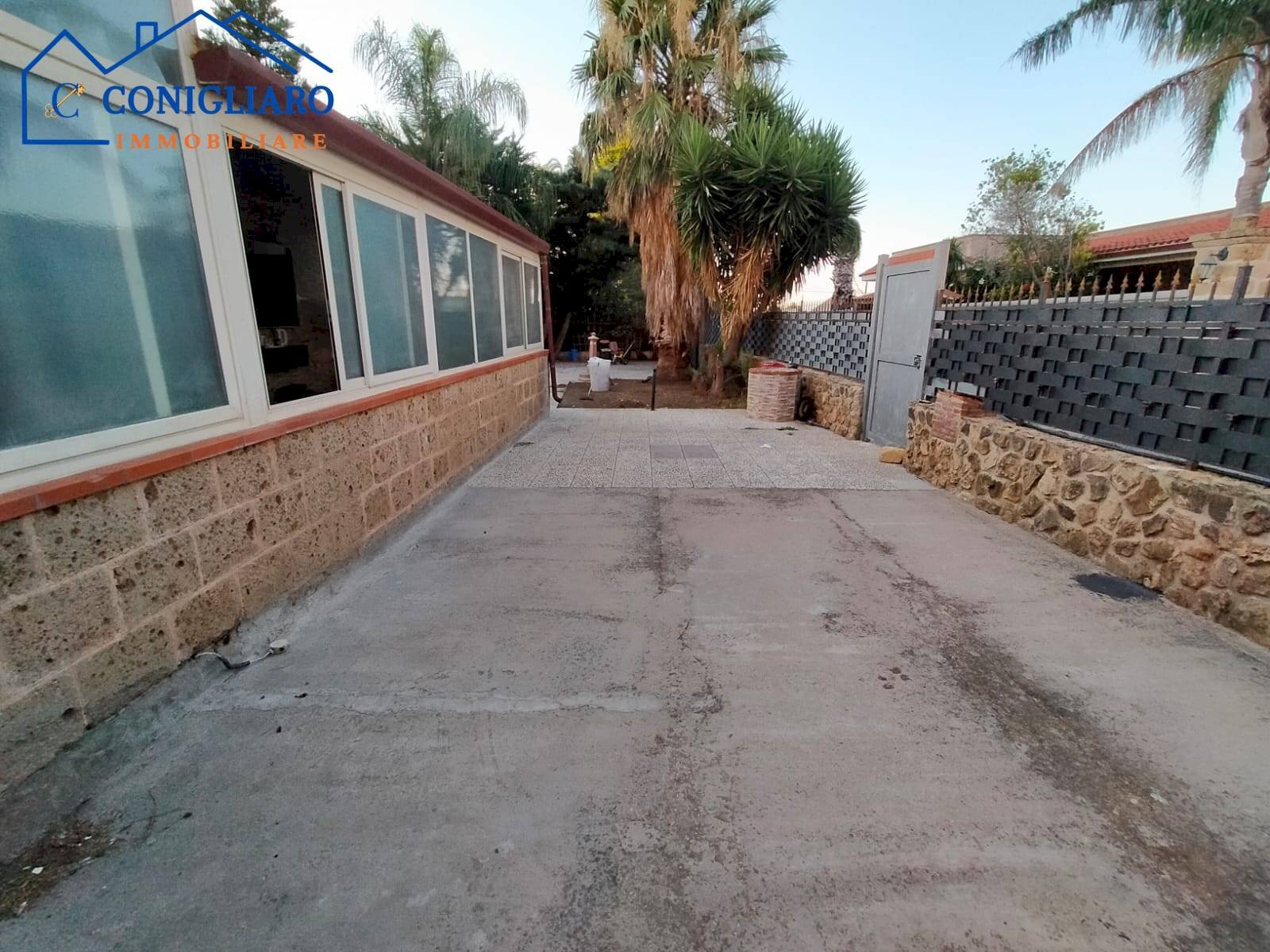 Foto 1 - Villa Via ponza
 
22, Carini - foto 1