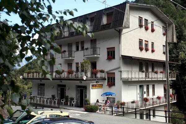 Facciata - Stabile - Palazzo via Guglielmo Marconi, Bognanco - foto 2