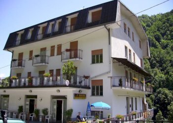 Facciata - Stable - Palace via Guglielmo Marconi, Bognanco - photo 1