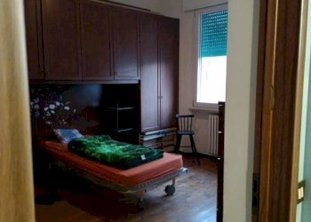 Camera da letto - Four-room apartment via Enrico Toti, 3, Peschiera Borromeo - photo 11