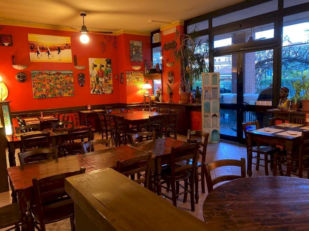 sala int - Restaurant via Salvatore Quasimodo, Peschiera Borromeo - photo 2