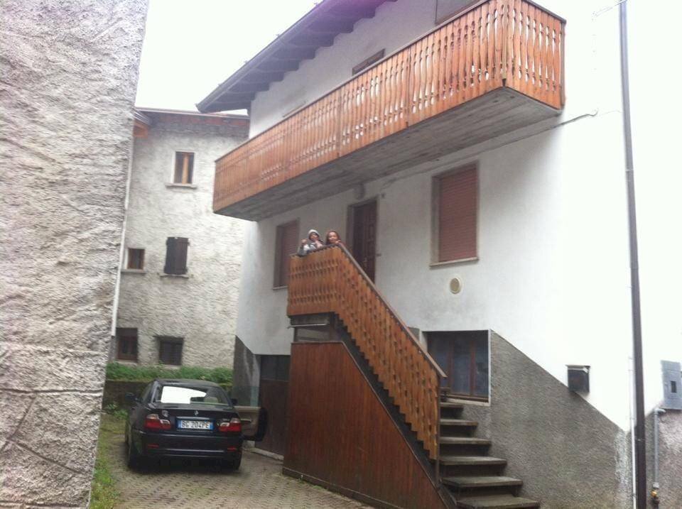 Facciata - Casa indipendente via Carbonera, 27, Colere - foto 1