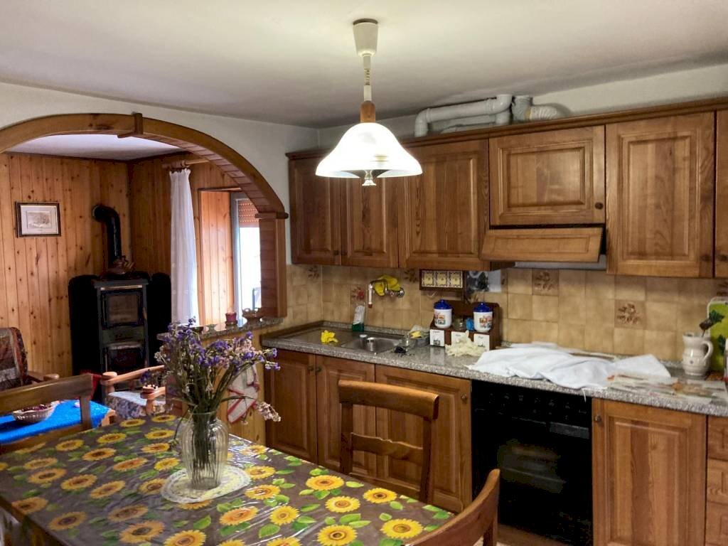 Cucina - Casa indipendente via Carbonera, 27, Colere - foto 2