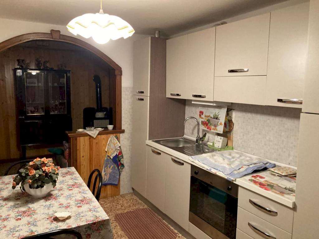 Cucina - Casa indipendente via Carbonera, 27, Colere - foto 3