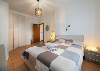 CAMERA 2 - Two-room apartment via Fratelli Rosselli, Peschiera Borromeo - photo 4