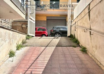 Foto 1 - Locale Commerciale via tasso
 
4, Casavatore - foto 1