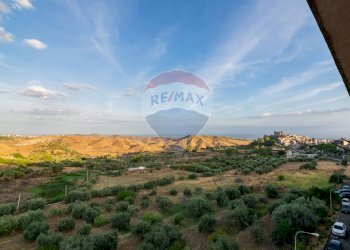 Vista delle montagne - Quadrilocale Viale Carmine Caruso
 
10, Motta Sant'Anastasia - foto 8