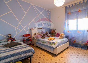 Camera / camera da letto - Quadrilocale Viale Carmine Caruso
 
10, Motta Sant'Anastasia - foto 22