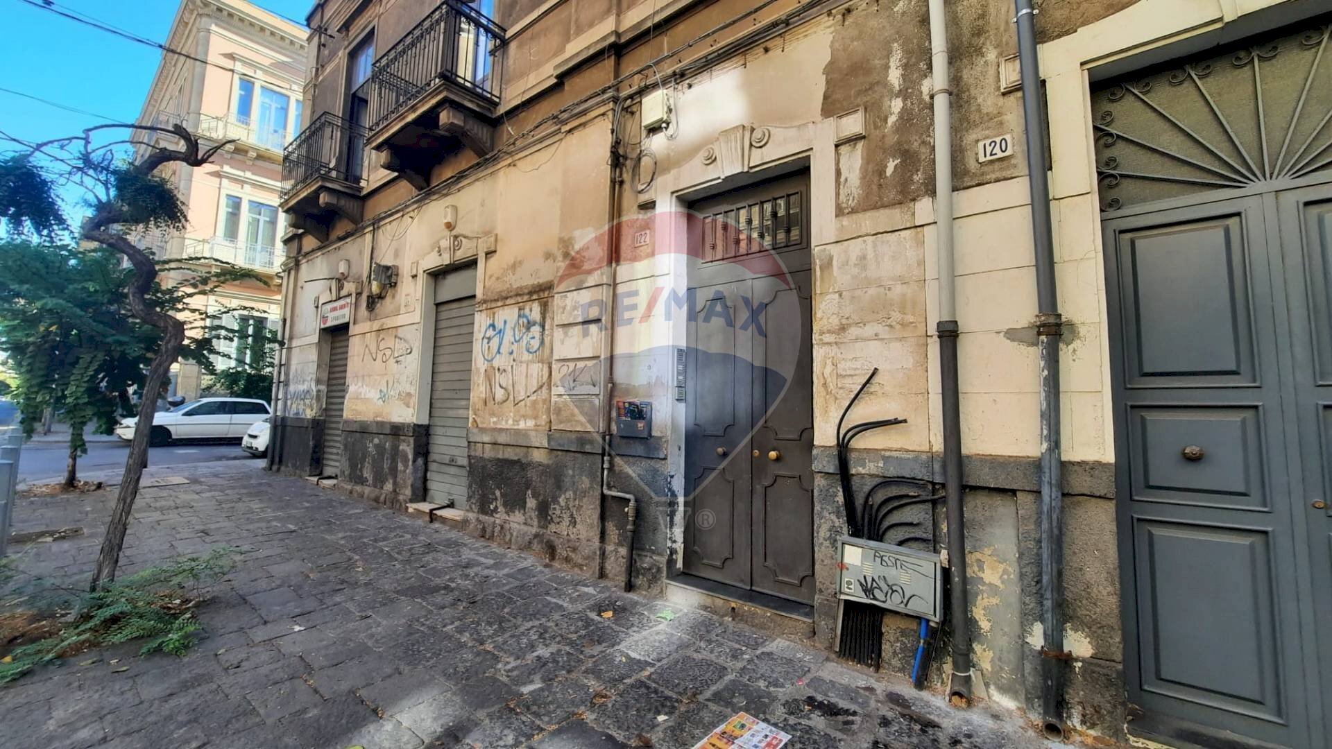 Edificio all\'aperto - Negozio VIALE DELLA LIBERTA'
 
124, Catania - foto 3