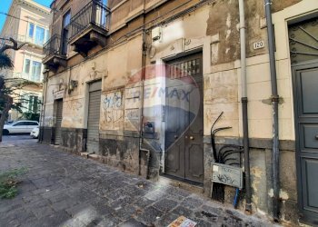 Edificio all\'aperto - Shop VIALE DELLA LIBERTA'
 
124, Catania - photo 3