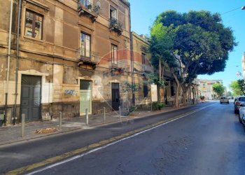 Edificio all\'aperto - Shop VIALE DELLA LIBERTA'
 
124, Catania - photo 4