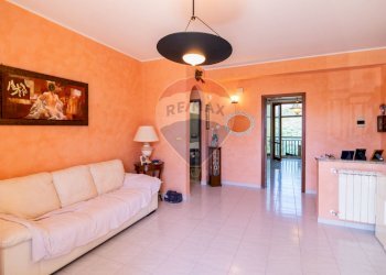 Soggiorno - Trilocale Via Giuseppe Leonardi
 
40, Aci Catena - foto 6