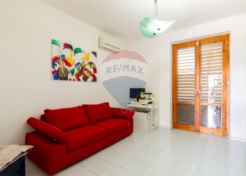 Soggiorno - Trilocale Via Giuseppe Leonardi
 
40, Aci Catena - foto 10