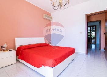 Camera / camera da letto - Trilocale Via Giuseppe Leonardi
 
40, Aci Catena - foto 13