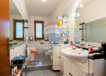 Bagno - Trilocale Via Giuseppe Leonardi
 
40, Aci Catena - foto 17