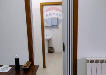 Hall / corridoio - Ufficio VIA AURELIO SAFFI
 
1, Fabriano - foto 10