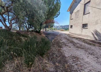 Giardino - Casa indipendente CONTRADA FONTEROSA
 
6, Montelupone - foto 13