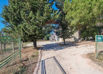 Giardino - Casa indipendente CONTRADA FONTEROSA
 
6, Montelupone - foto 33