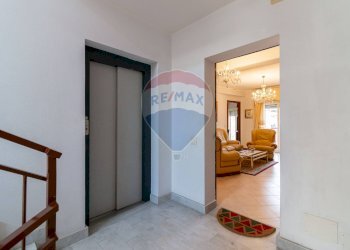 Hall / corridoio - Appartamento Via Antonino corsaro
 
9, Camporotondo Etneo - foto 26