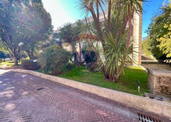 Giardino - Villa Bifamiliare Antonio Marino
 
61, Caserta - foto 56