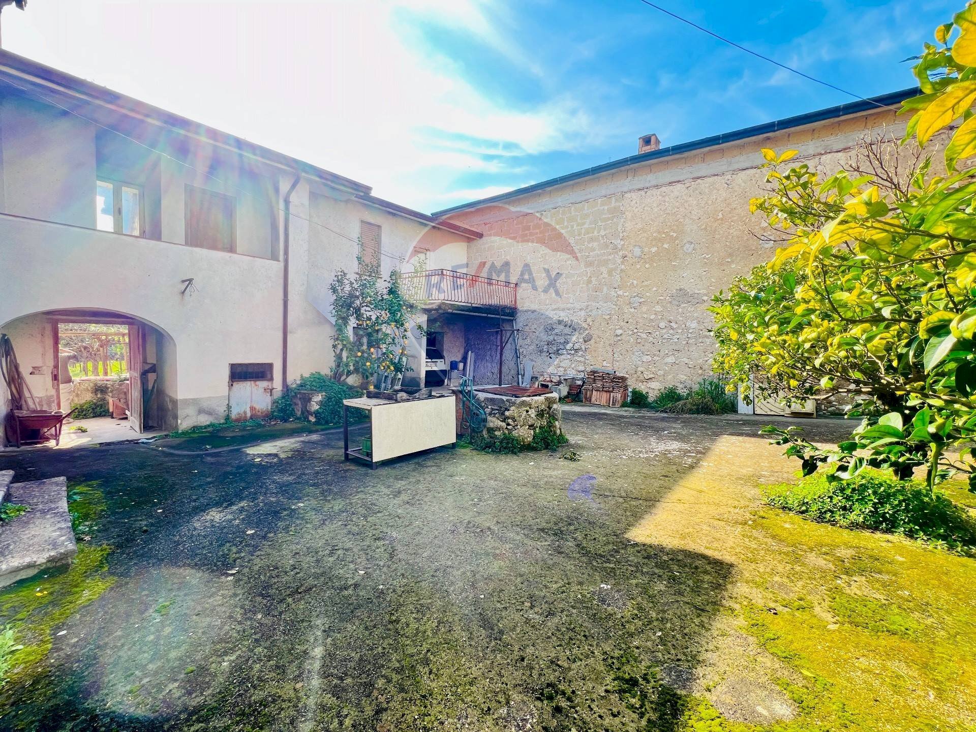 Foto 2 - Casa indipendente Via Contra Volturno
 
12, Baia e Latina - foto 2