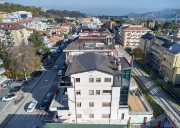 Edificio all\'aperto - Appartamento via francesco crispi
 
50, Teramo - foto 3